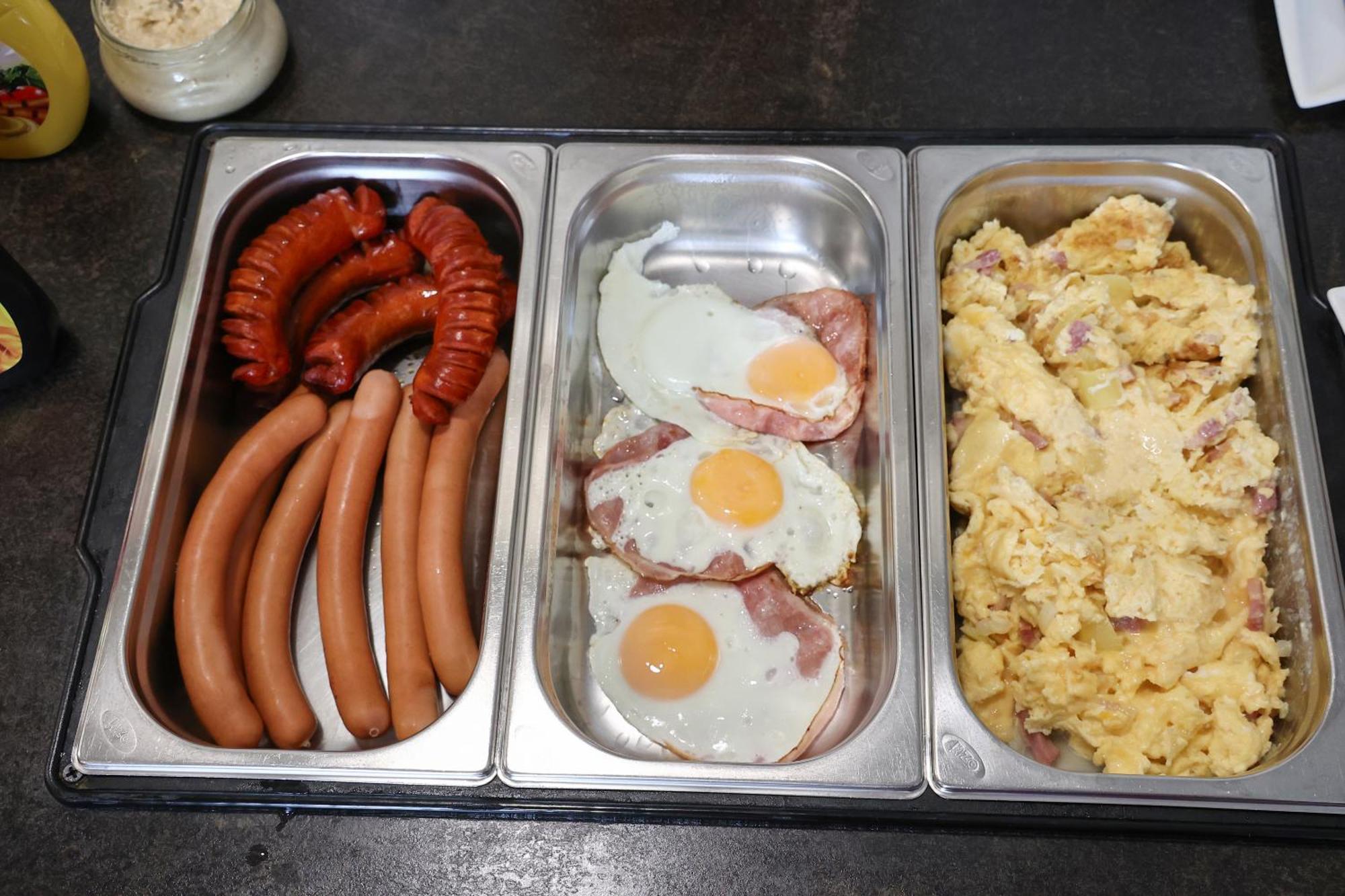 坲拉斯酒店 科马罗姆 外观 照片